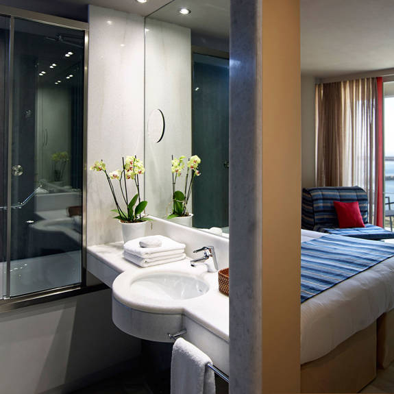 Junior Suite Sea View & Jetted Tub